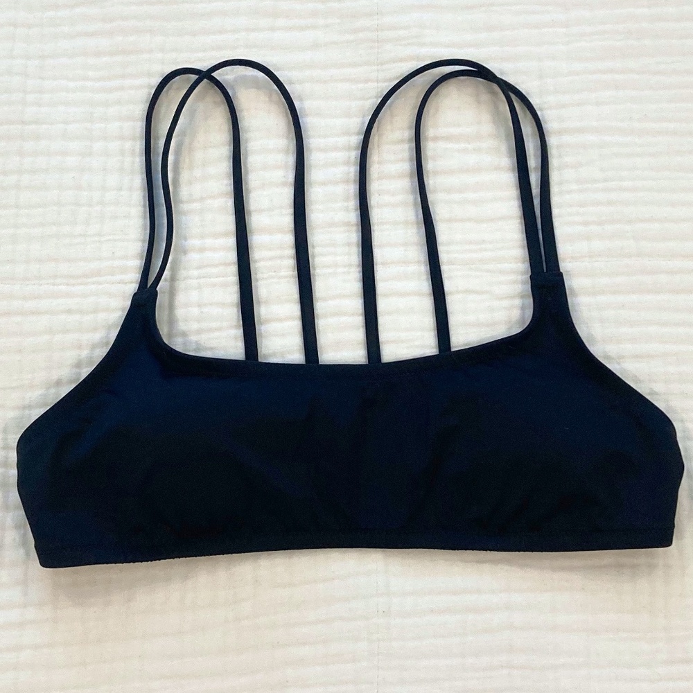 Billabong black bikini top. Size med.